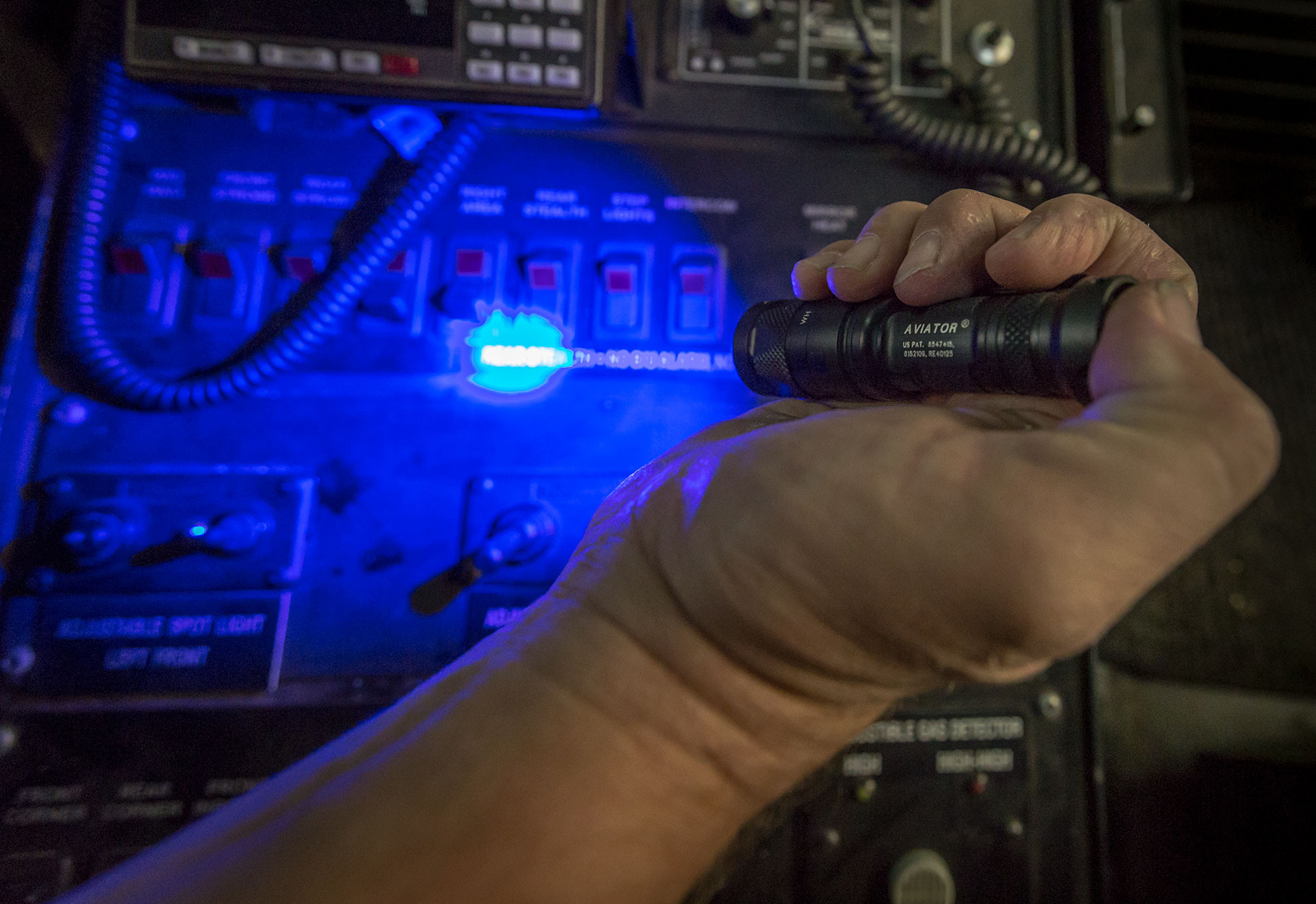 SureFire Aviator Dual-Output Multi-Spectrum LED Taschenlampe